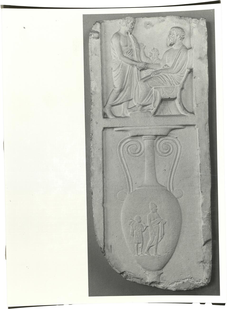 calco di scultura Stele funeraria: scena funeraria e lekythos 377 photo