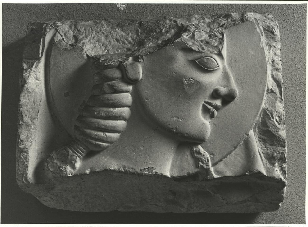 calco di scultura Frammento di stele funeraria con Discoforo 388 photo
