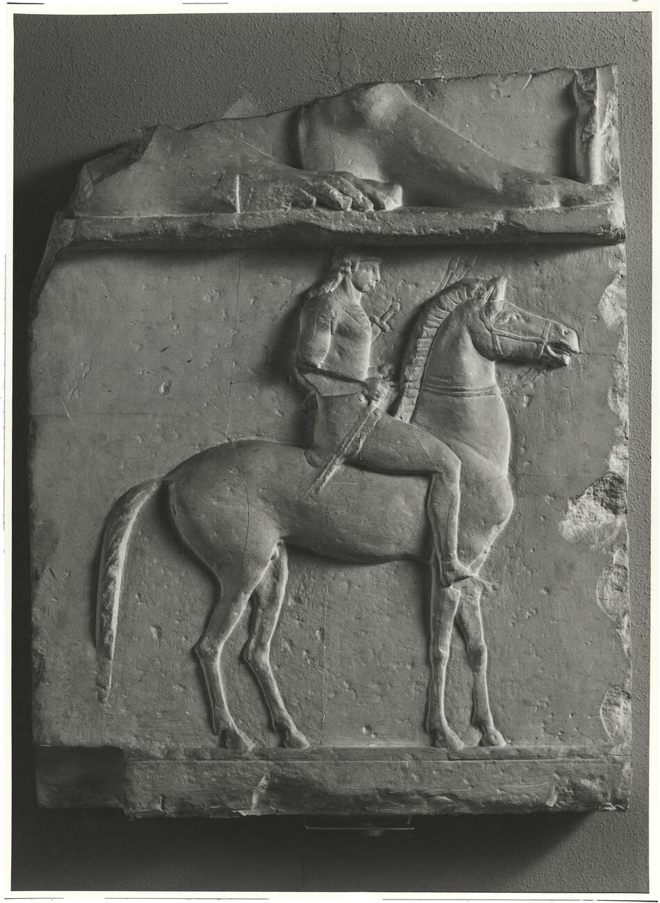 calco di scultura Frammento di stele con cavaliere 389 photo