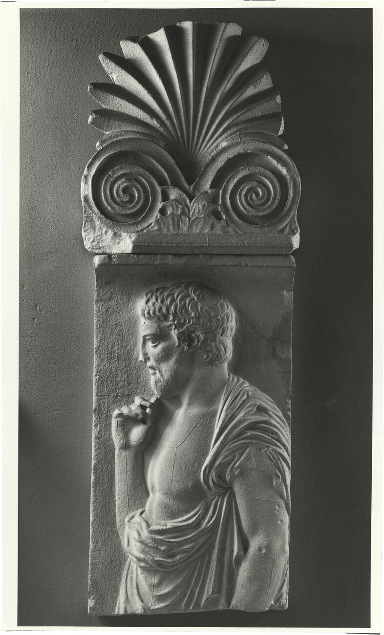 calco di scultura Frammento di stele funeraria da Caristo (Eubea) 395 photo