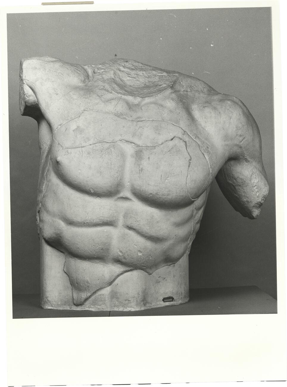 calco di scultura Torso di Poseidon, dal frontone Ovest del Partenone 524 photo