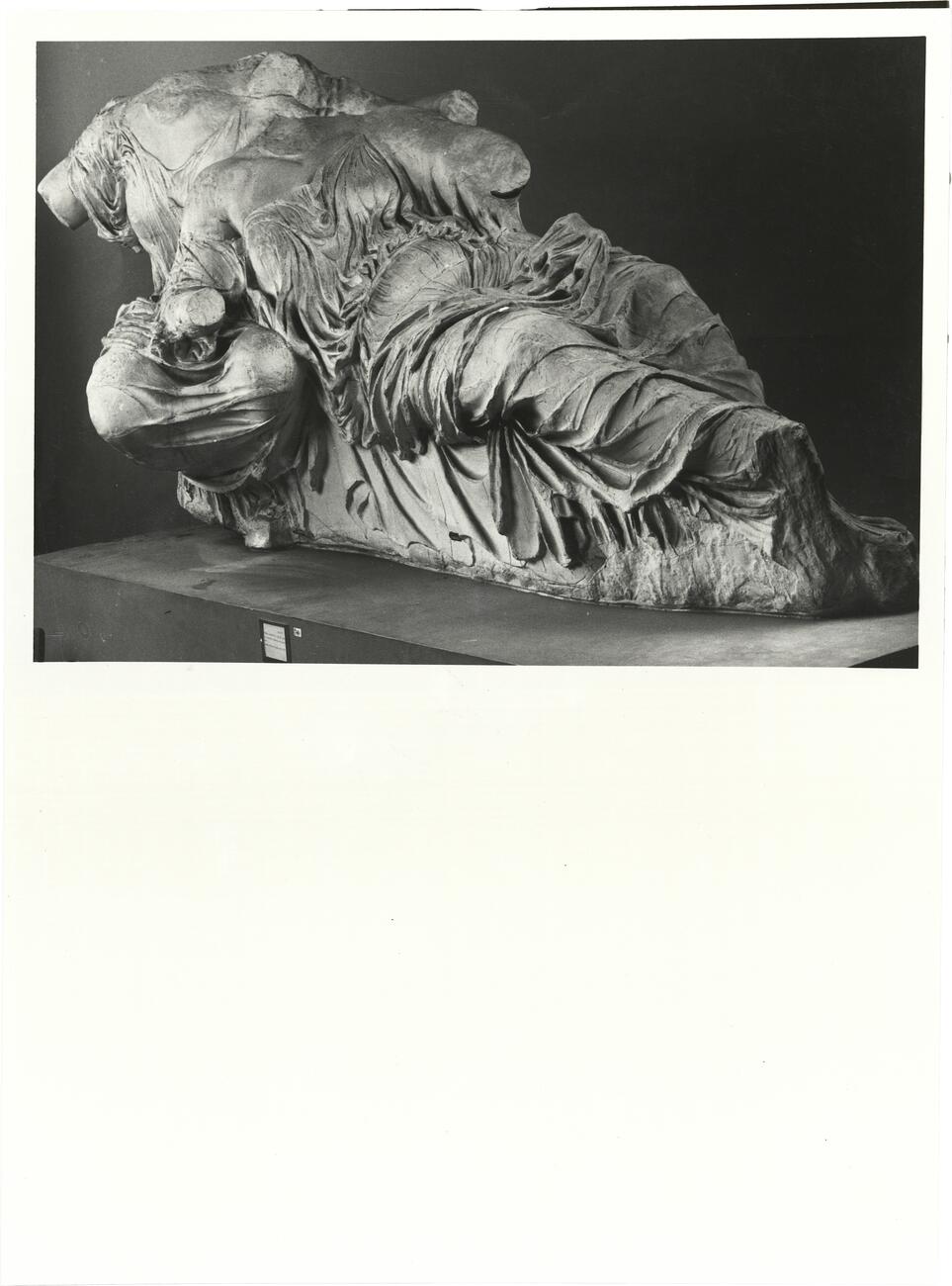 calco di scultura Dione e Afrodite, dal frontone Est del Partenone 538 photo