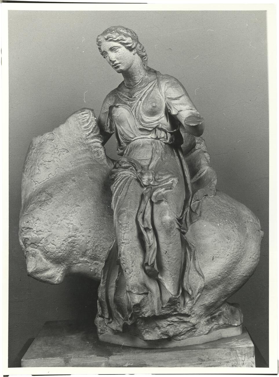 calco di scultura Fanciulla a cavallo (Aura?). Acroterio laterale (sud)
del frontone occidentale del Tempio di Asclepio a Epidauro 641 photo