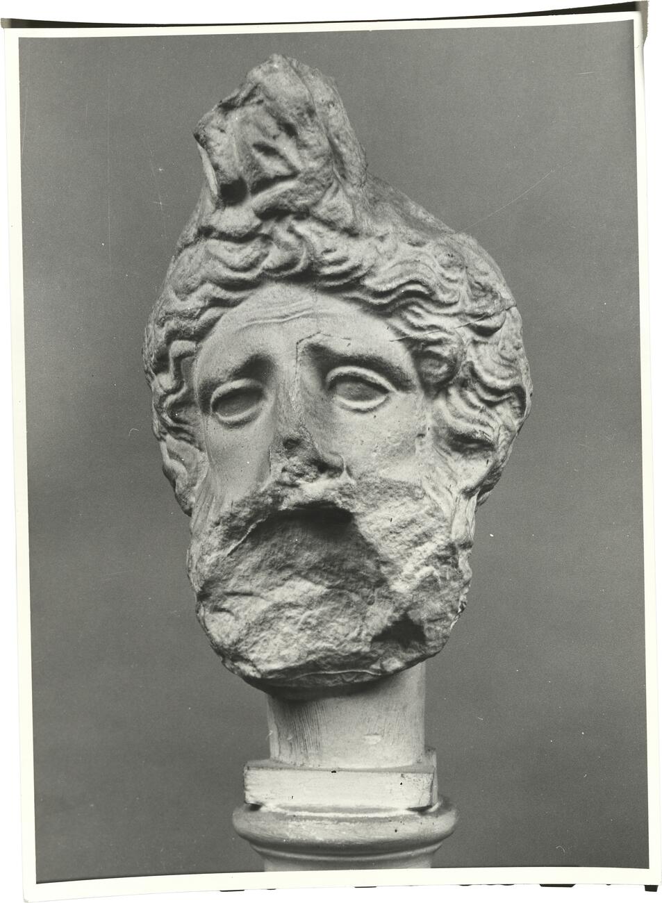 calco di scultura Testa di Priamo. Statua del frontone orientale
del Tempio di Asclepio a Epidauro 642 photo