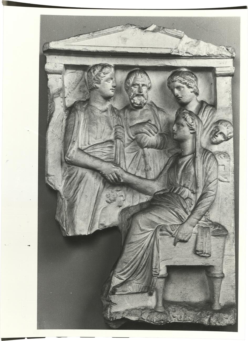 calco di scultura Stele funeraria di Kleo e Phainippe 710 photo