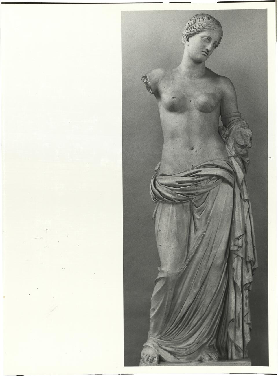 calco di scultura Statua di Afrodite da Arles 718 photo