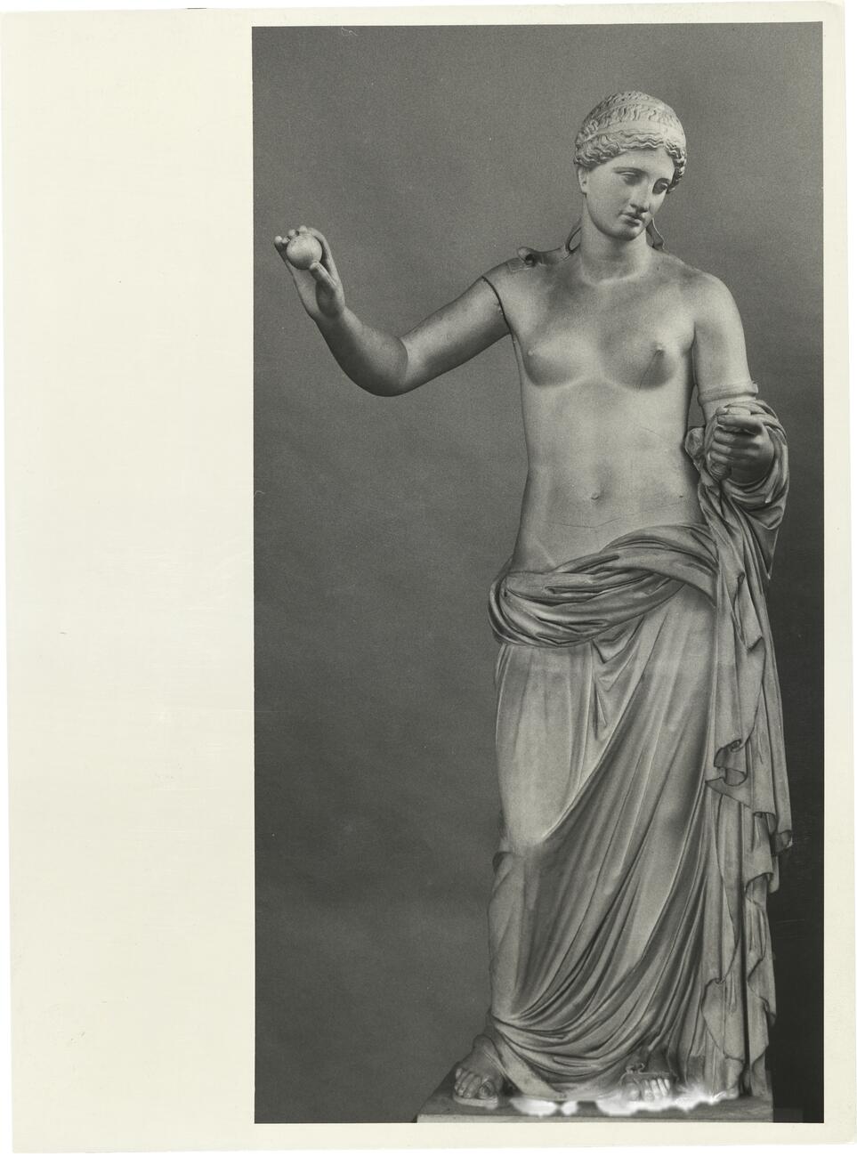 calco di scultura Statua di Afrodite da Arles 740 photo