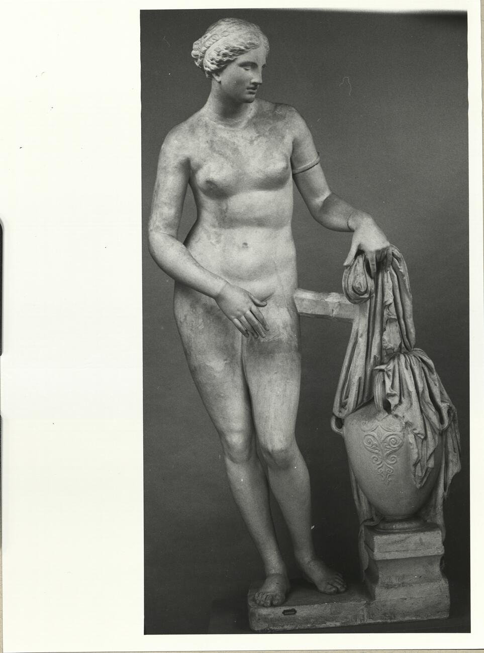 calco di scultura Statua dell’Afrodite Cnidia. Ricostruzione Rizzo 741 photo