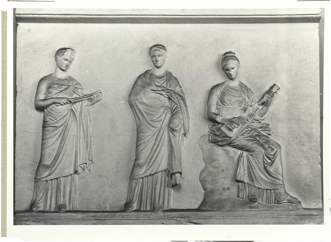 calco di scultura Base di Mantinea: tre Muse 748 photo