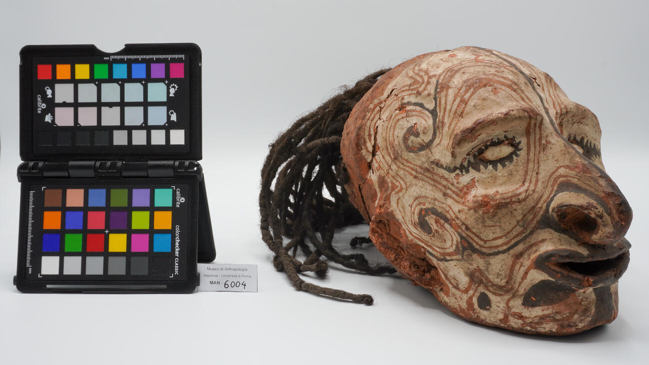 Testa modellata della rappresentazione di volto umano 6004 photo