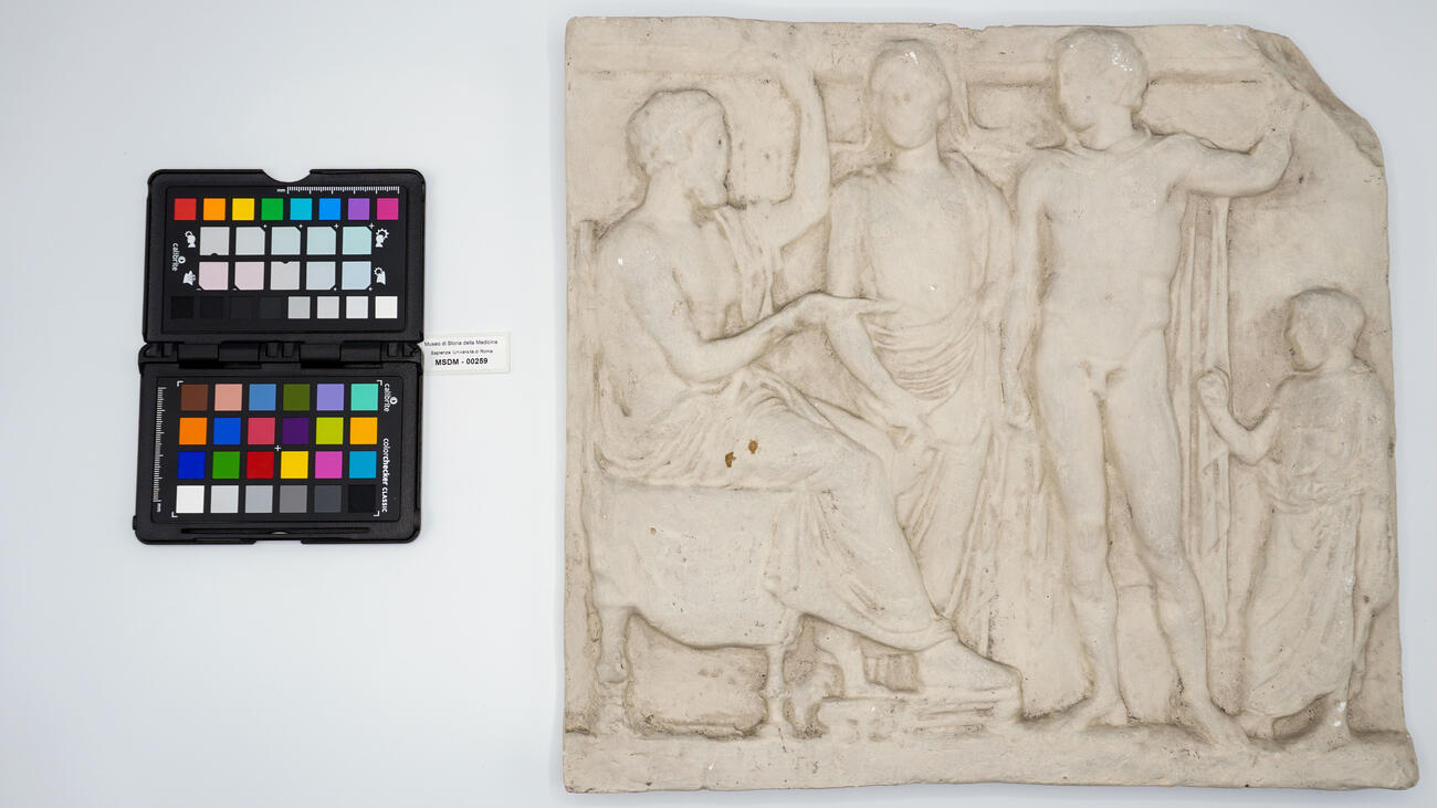 calco bassorilievo 00259 photo