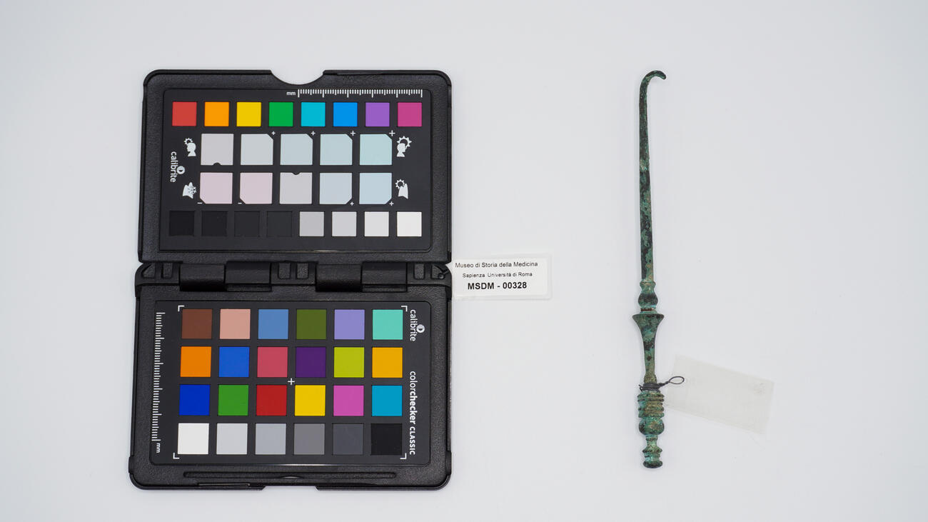 uncino chirurgico 00328 photo