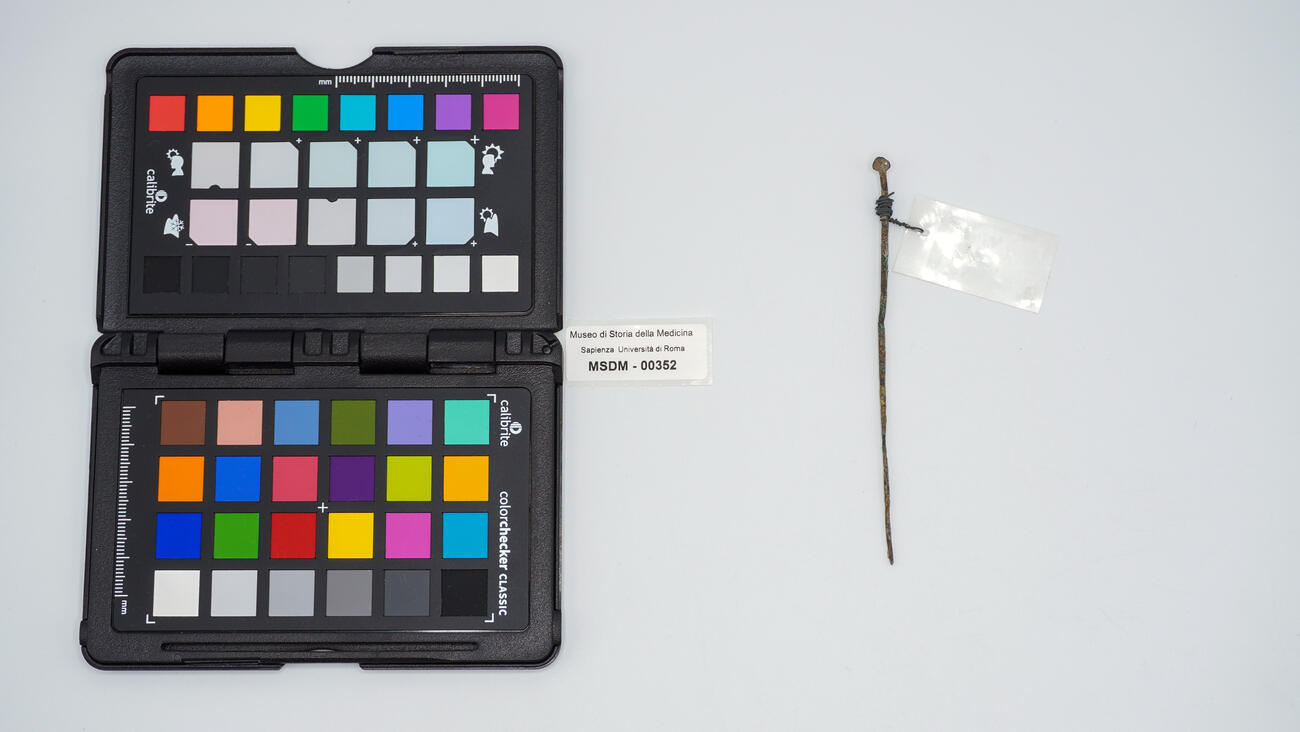 specillo auricolare 00352 photo