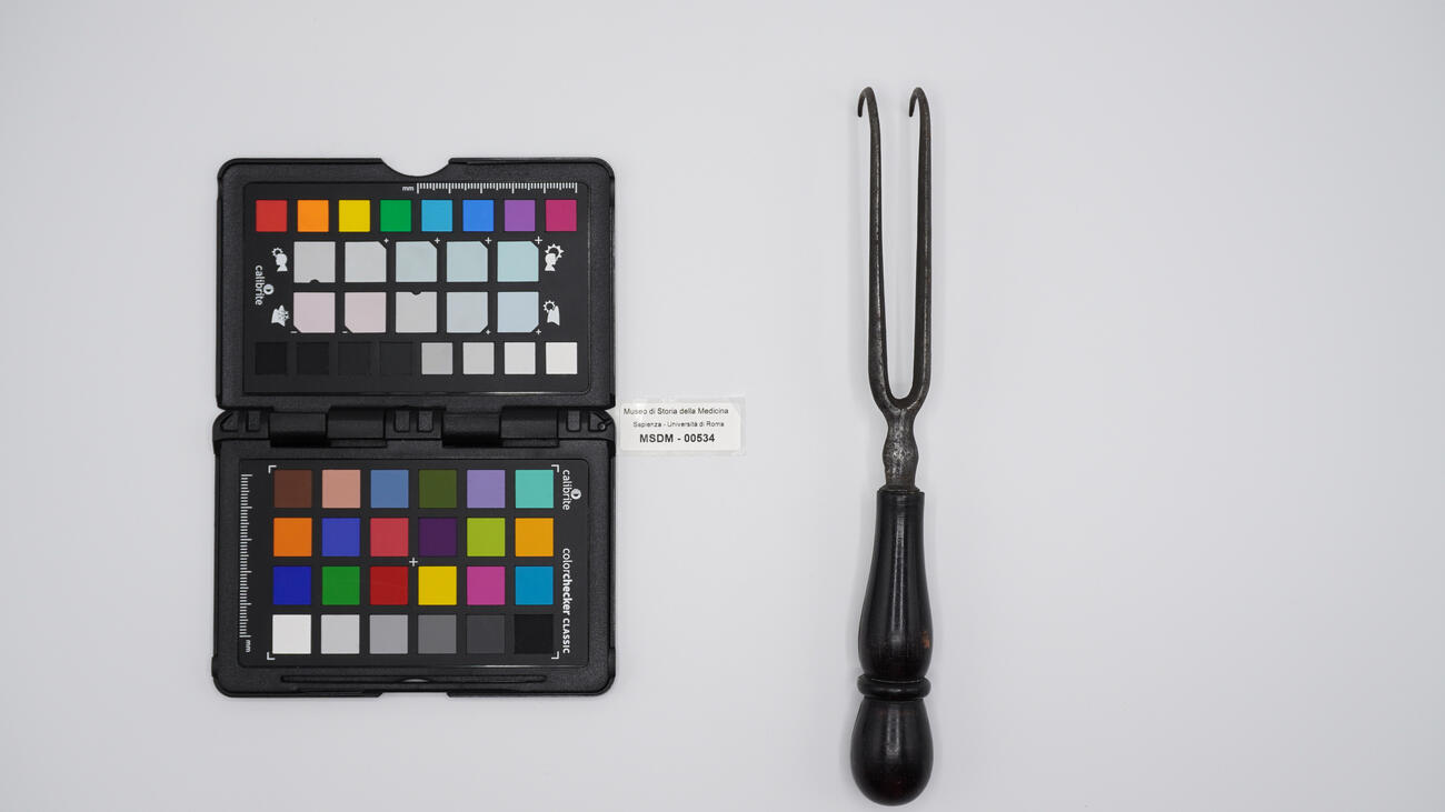 uncino a due branche 00534 photo